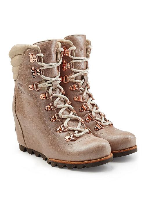 sorel conquest wedge holiday