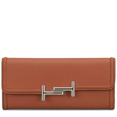 Shop Tod's Leather Wallet In Brown