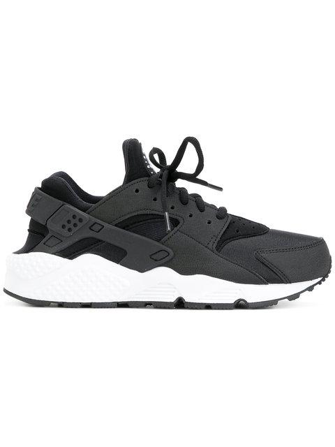 black huaraches finish line