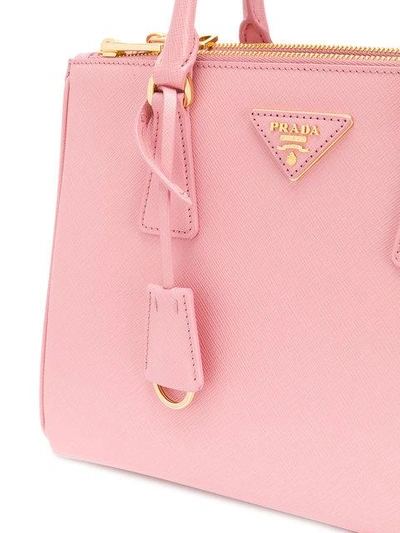 Shop Prada Kleine 'galleria' Handtasche - Rosa In Pink