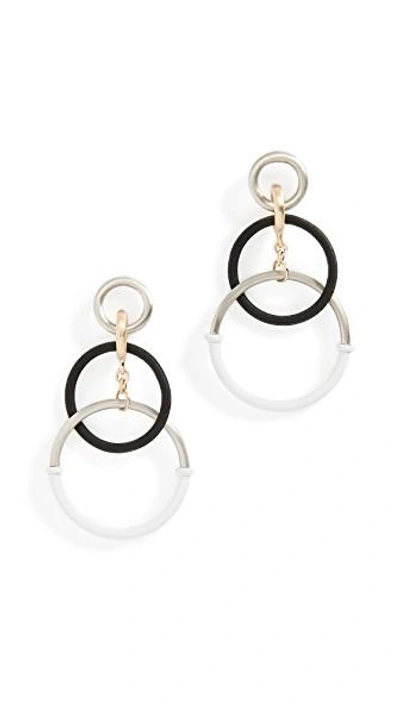 Shop Eddie Borgo Simple Interlocking Earrings In Rhodium/gold