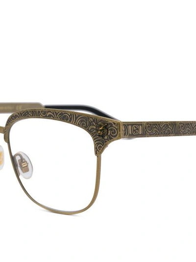 Shop Gucci Eyewear Engraved Round Glasses - Metallic