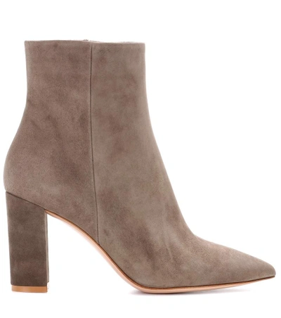 Shop Gianvito Rossi Exclusive To Mytheresa.com - Piper Suede Ankle Boots In Brown