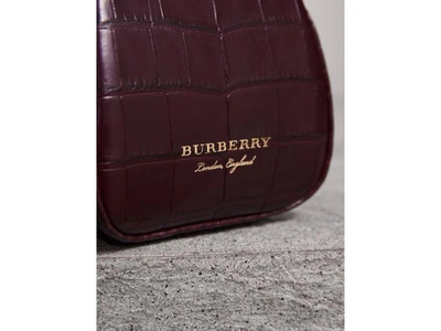 Shop Burberry Alligatorleder-tasche Im Miniformat Mit Bügelverschluss In Dark Claret
