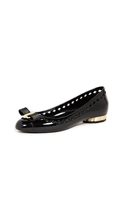 Shop Ferragamo Jelly Flats In Nero