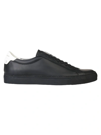Shop Givenchy Low Sneakers In Black-white