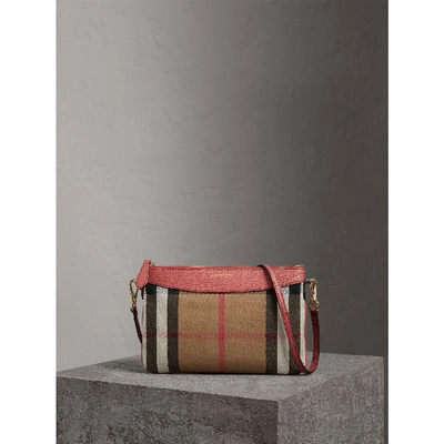 Shop Burberry Clutch Aus House Check-gewebe Und Leder In Cinnamon Red