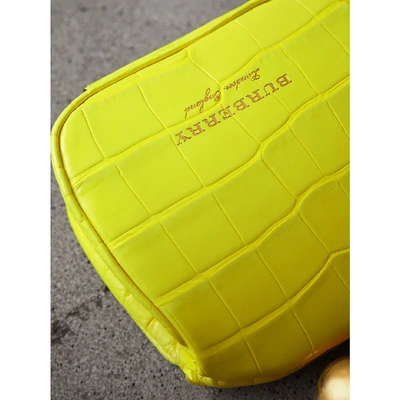 Shop Burberry Alligatorleder-tasche Im Miniformat Mit Bügelverschluss In Neon Yellow