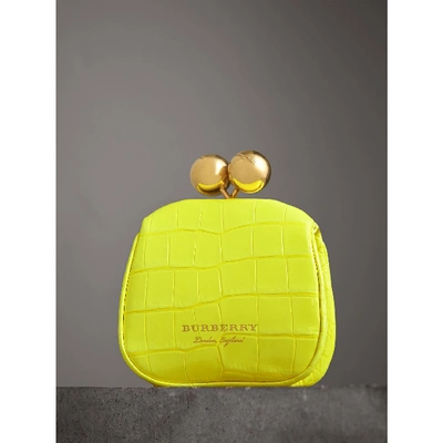 Shop Burberry Alligatorleder-tasche Im Miniformat Mit Bügelverschluss In Neon Yellow