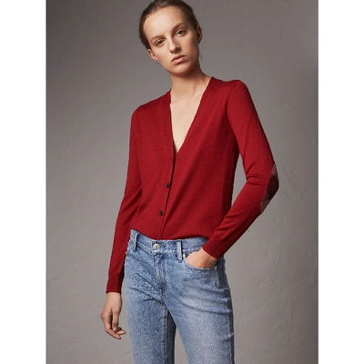 Shop Burberry Cardigan Aus Merinowolle Mit Check-detail In Parade Red