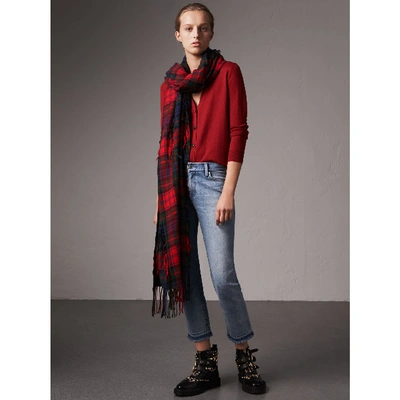 Shop Burberry Cardigan Aus Merinowolle Mit Check-detail In Parade Red
