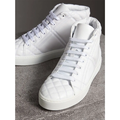 Shop Burberry Hohe Sportschuhe Aus Leder Im Karosteppdesign In Optic White