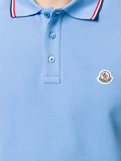 Shop Moncler Poloshirt Mit Kontrastkragen In Blue