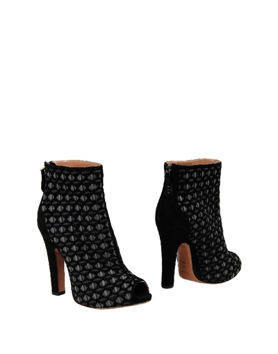 Shop Alaïa Ankle Boot In Lead
