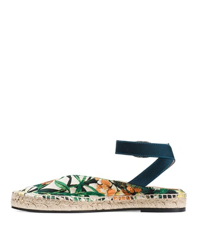 Shop Stuart Weitzman The Toga Flat In Green Woven Fabric