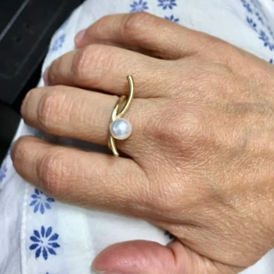 Shop Anna Machado Jewelry Pearl Surfing A Gold Wave Ring