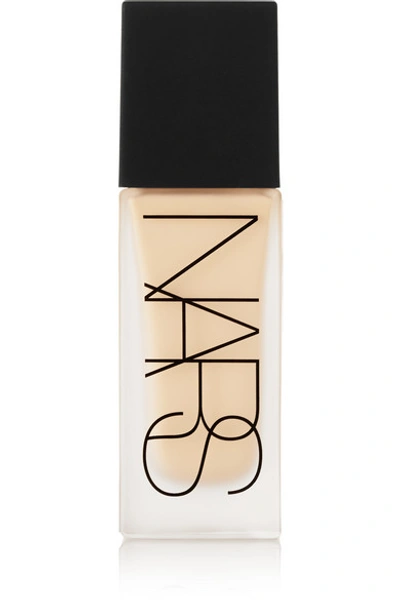 Shop Nars All Day Luminous Weightless Foundation - Gobi, 30ml In Neutral