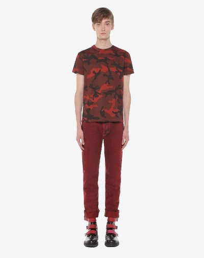 Shop Valentino Camouflage Print T-shirt In Red