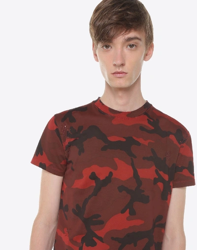 Shop Valentino Camouflage Print T-shirt In Red