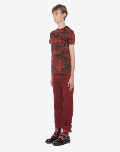 Shop Valentino Camouflage Print T-shirt In Red