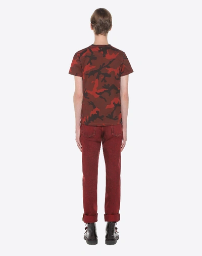 Shop Valentino Camouflage Print T-shirt In Red