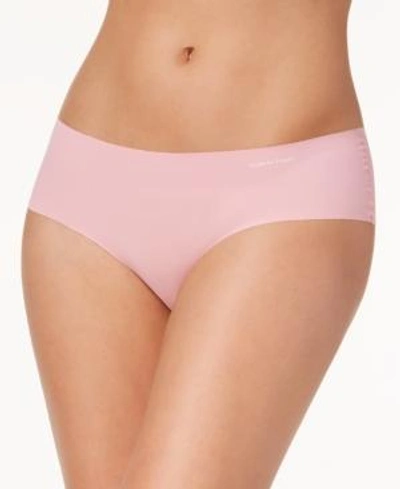 Shop Calvin Klein Invisibles Hipster D3429 In Penelope