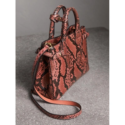 Shop Burberry The Small Banner Aus Pythonleder In Peony