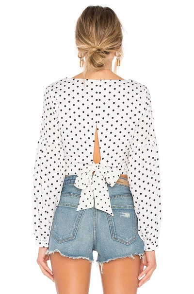 Superdown Yasmin Tie Back Crop Top In White & Black