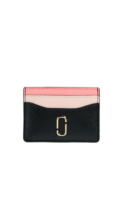 Shop Marc Jacobs Snapshot Card Case In Black/rose