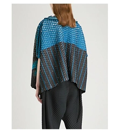 Shop Issey Miyake Landscape-print Pleated Top In Blue-hued