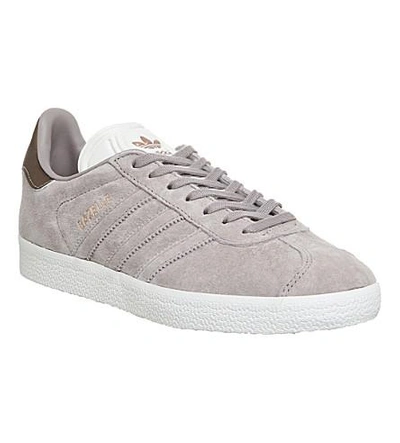 Shop Adidas Originals Gazelle Low-top Suede Trainers In Vapour Grey White