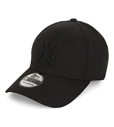 Shop New Era 39thirty New York Yankees Baseball Cap In Black