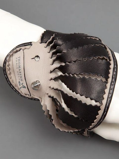 贝壳造型袖口皮饰