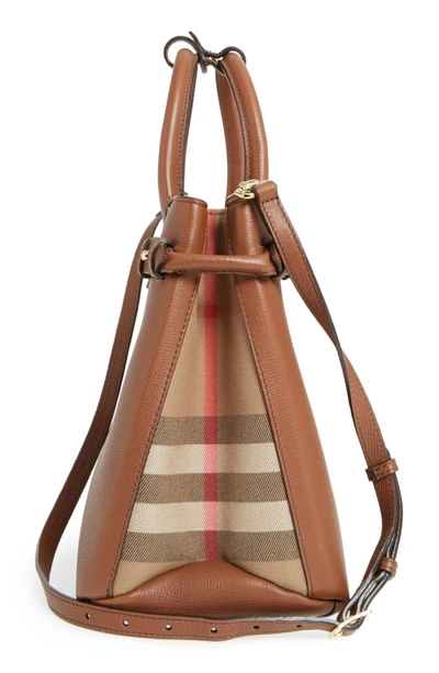 Shop Burberry Medium Banner Leather Tote - Beige In Tan Gld Hrdwre