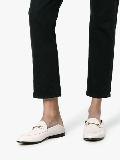 Shop Gucci Loafer Mit Horsebit-detail In White