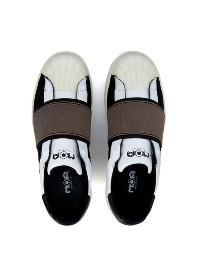 Shop Moa Slip On  In Black And White Fabric With Brown Strap In Bianco