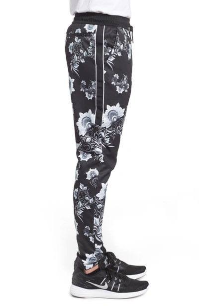 prosperidad Violeta mermelada Nike Men's Sportswear Floral N98 Track Pants, Black In White/ Black/ White  | ModeSens