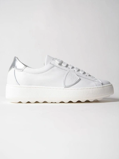 Shop Philippe Model Madeleine Sneakers In Vwhite-silver