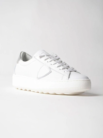 Shop Philippe Model Madeleine Sneakers In Vwhite-silver