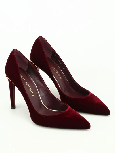 Shop Stuart Weitzman Curvia Velvet Pumps In Bordeaux