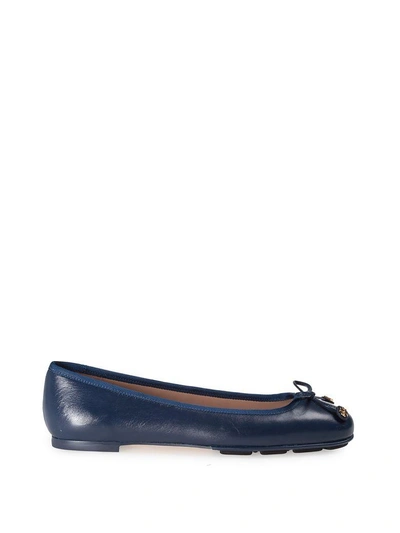 Shop Tory Burch Laila Leather Ballet Flats In Blu