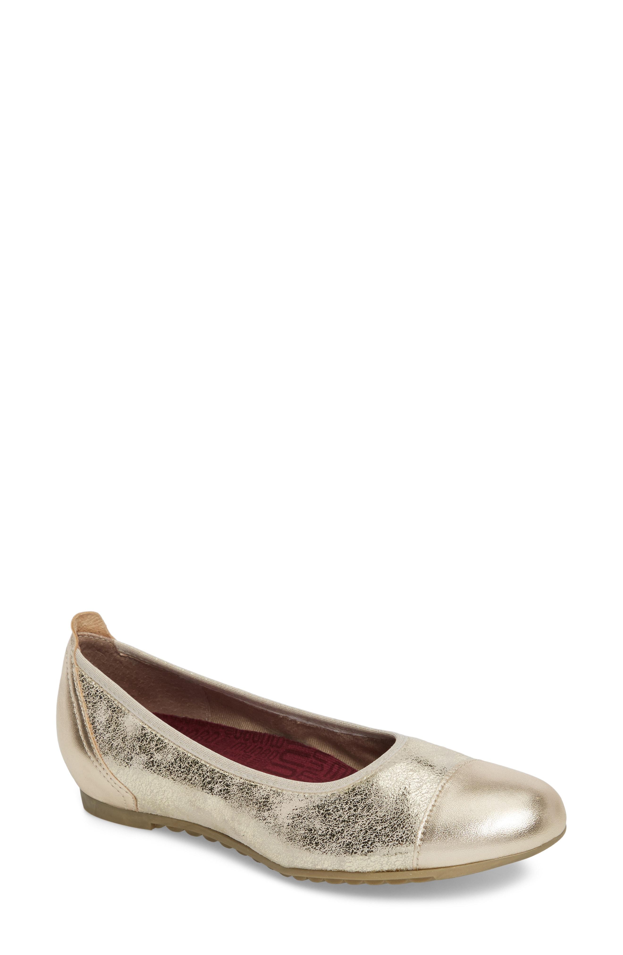 munro henlee cap toe flat