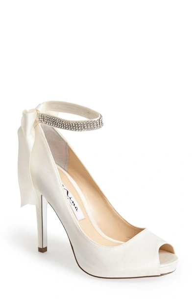 Nina karen platform on sale pump