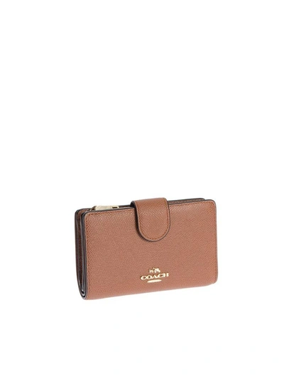 Shop Coach Leather Continental Wallet In Cuoio