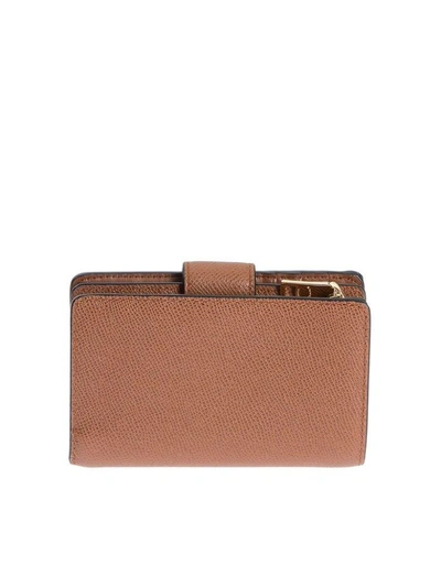 Shop Coach Leather Continental Wallet In Cuoio
