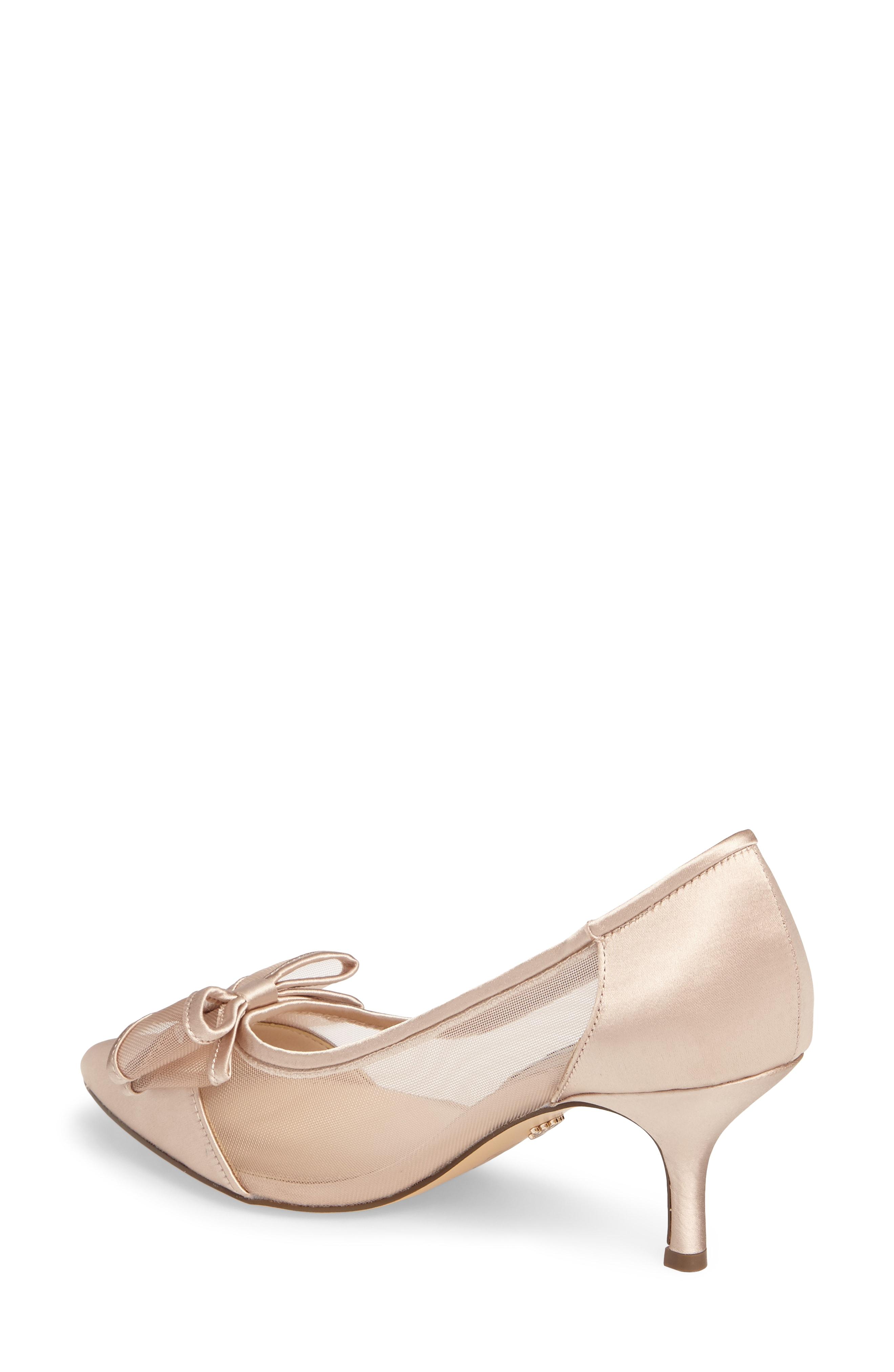 nina bianca pointy toe pump