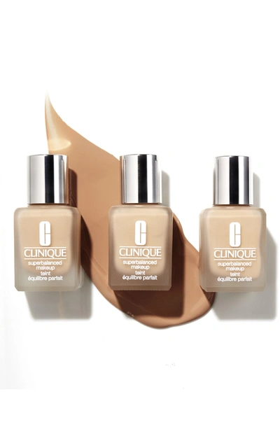 Shop Clinique Superbalanced Makeup Liquid Foundation In Honeyed Beige