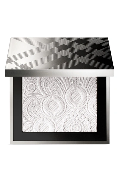 Shop Burberry Beauty Beauty Fresh Glow Highlighter In White Gold