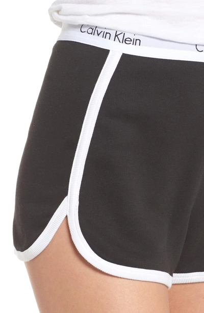 Contrast-trim Sleep Shorts Qs5982 In Black