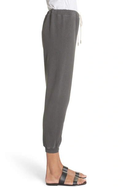Shop The Great The Cropped Jogger Pants In Washed Black